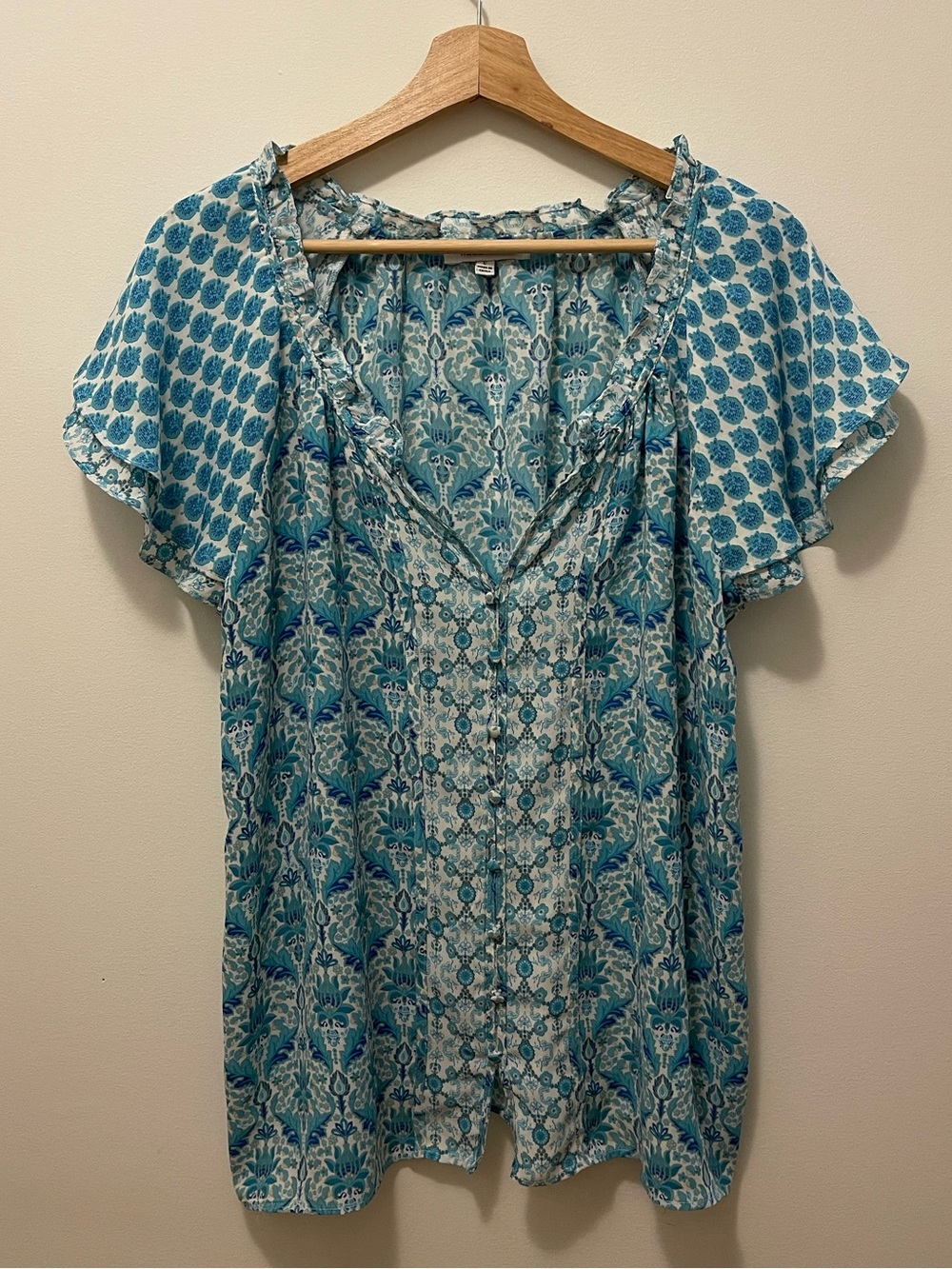Rose & Olive Teal and White Mixed-Print Flutter Sleeve Blouse
